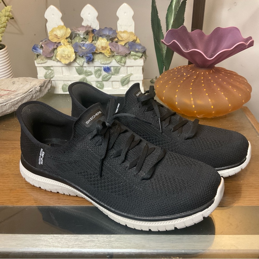 SKECHERS WOMENS HANDS FREE VIRTUE-DIVINITY SLIP INS 9.5 Wide